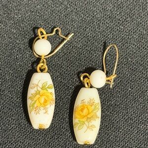 VTG Elegant Floral Gold and Cream Earrings